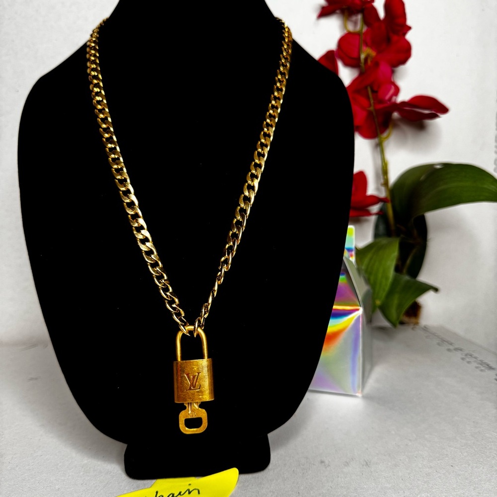 ⚜️💎 Louis Vuitton 🔐 Lock & Key 💎⚜️ - Picture 6 of 6